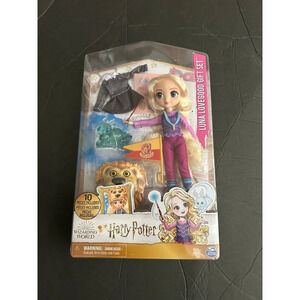 Wizarding World Harry Potter, 8-inch Luna Lovegood Gift Set with 2 Outfits, 5...